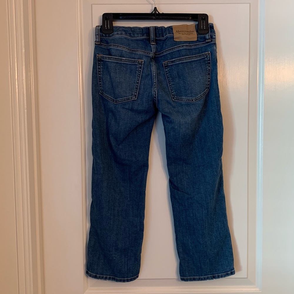 Abercrombie Kids Boys Lightweight Straight Leg Jeans in Medium Wash - Picture 2 of 13